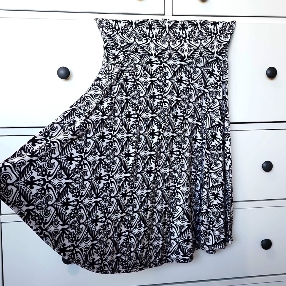 Max Studio Floral Pattern Skirt - Size Guess: Small